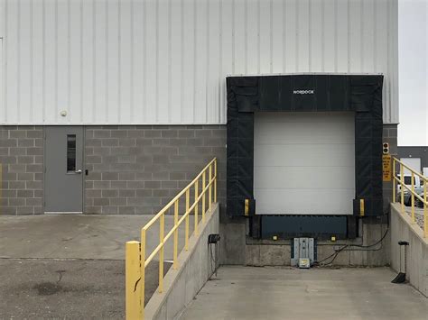 Loading dock Definition & Meaning - Merriam-Webster