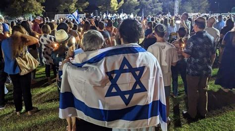 Local Jewish community gathers in show of support for Israel; pro-Palestine protesters hold rally in Hollywood