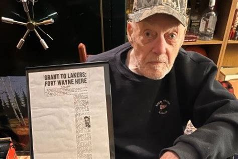 Local businessman visits legendary Vikings coach Bud Grant two days before death, takes final photo of him