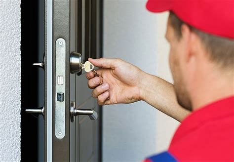Locksmith in washington dc. As Washington’s largest city, Seattle is home to the greatest number of locksmiths. Due to the cost of living, the median salary is higher than elsewhere in the state at just over $59,000 with a range of $44,000 to $73,000. The median pay is $5,000 higher than the national median of $54,000. Annual Salary Range: 