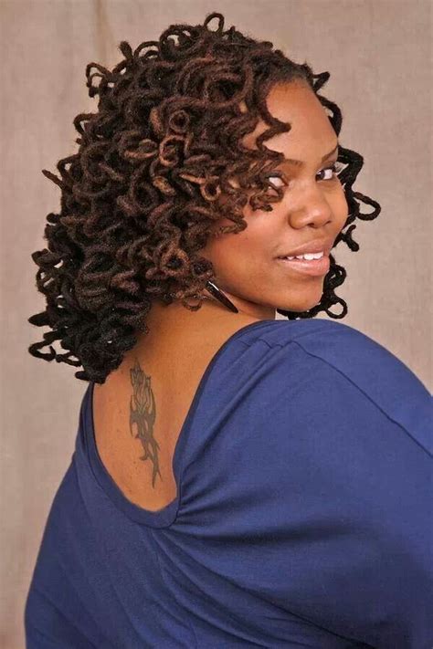 25 Ago 2023 ... An updo that graces the middle of your scalp is one of the most elegant ways to style your locs, especially for long or medium-length hair.. 
