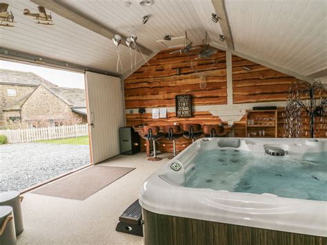 Log Cabins, Cottages, Lodges with Hot Tubs in Bristol, UK