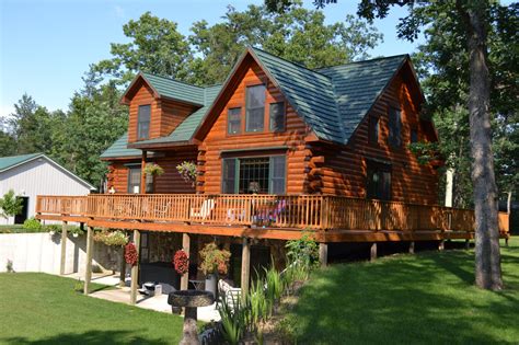 July 12, 2021 by Ed Constable Team. In Michigan, there are many beautiful log homes for sale. They are spread out throughout the state of Michigan, from the thumb and lower peninsula to the Upper Peninsula. Many log homes are built on large lots and often sit on at least 10 acres or more.. 