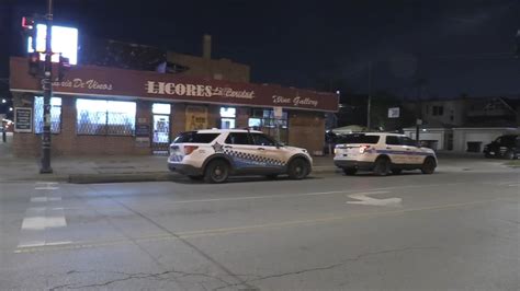 Logan Square liquor store robbed at gunpoint by 2 masked men: police
