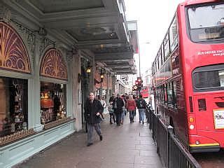 Londen: het warenhuis Fortnum & Mason aan Piccadilly.