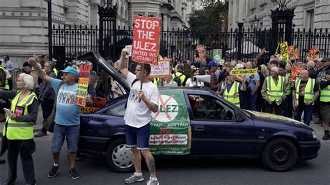 London’s plan to charge drivers of polluting cars sparks protests and stirs political passions