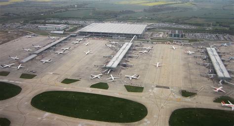 London Stansted Airport - Wikipedia