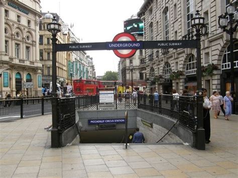 London Victoria to Piccadilly Circus (Station) Buses