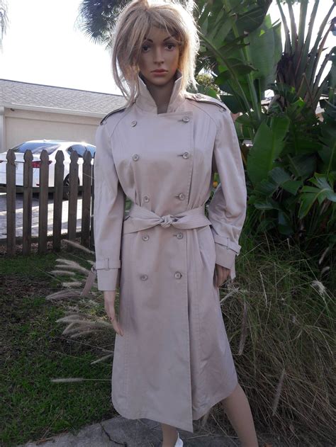 Shop newnreused's closet or find the perfect look from millions of stylists. Fast shipping and buyer protection. Great condition with original belt and buttons, vintage London Fog Maincoat Weatherwear of distinction trench coat with removable lining. 40 regular. Fast shipping! Tags: rain, travel, London, europe, baltimore, new york, polyester, …. 