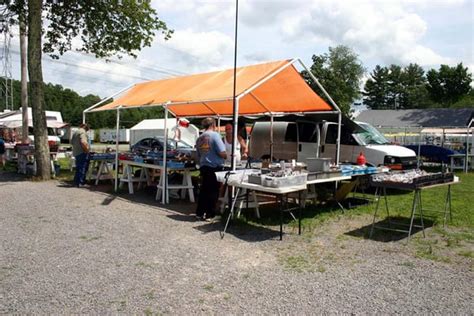 Find the closest flea market in Londonderry NH and