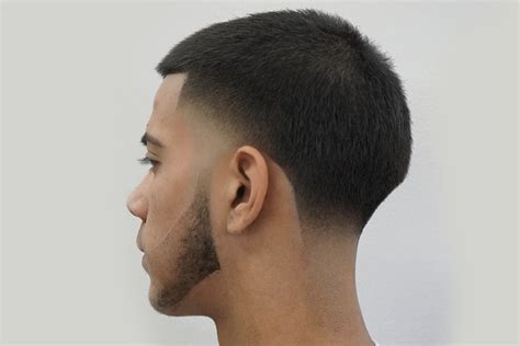 Step #3. Choose where you want your fade to start. A high taper fade usually begins at the temple, but if you want a low taper fade, start below the ear, and if you wish to do a mid-taper fade, begin between the temple and the ear. Another essential thing to consider before you start is your hair type.