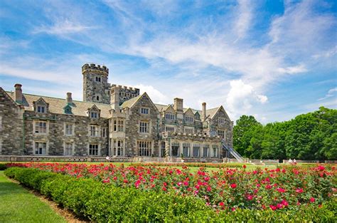 Long island attractions. On Long Island, Oheka Castle is a breathtakingly beautiful historic mansion located on the famed Gold Coast between New York City and The Hamptons. While visiting Governors Island off the tip of Manhattan in New York Harbor, visitors can admire Castle Williams -- not a castle of the romantic variety, but a circular defensive work of red sandstone designed … 
