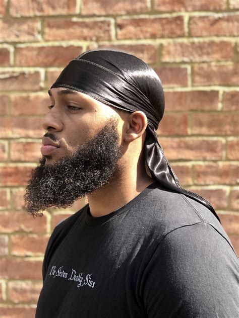 A Durag will lay down and compress straight hair preventing it from frizzing and tangling. Depending on your hair type waves maybe achieved. Depending on your hair type waves maybe achieved. The Durag will also expedite the 360 wave process by holding the wave pattern in place during any activity that may cause the waves to loosen their pattern.. 