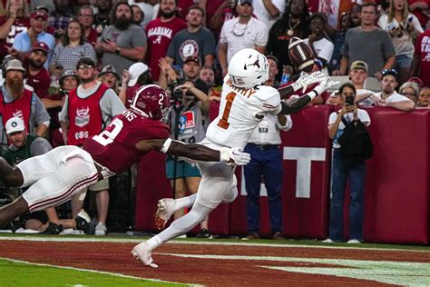 Longhorns defense holding up, Ewers connects with Worthy; Texas leads Alabama 13-6 at half