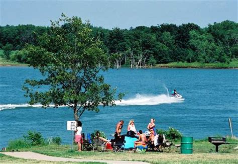 Things to Do | Longview Lake and Beach. CLOSED FOR THE 2020 SEASON. Splash into summer at one of the most popular swimming beaches in Jackson County. Enjoy sandy beaches, certified lifeguards and shower and restroom facilities. The full-service marina offers boat rental, concessions, marine supplies, lakeside gasoline pumps, tackle, bait and .... 