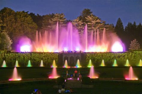 Longwood gardens fountain show. The show tackles all of this in about 30 minutes, ending with Beyoncé belting “Lift Every Voice and Sing.” Longwood Gardens’ big fountain shows, including illuminated shows at night and ... 
