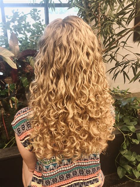 Looking for CURLY HAIR STYLIST : r/Calgary - Reddit