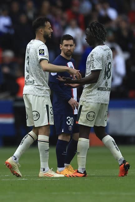 Lorient stuns 10-man PSG 3-1 in French league