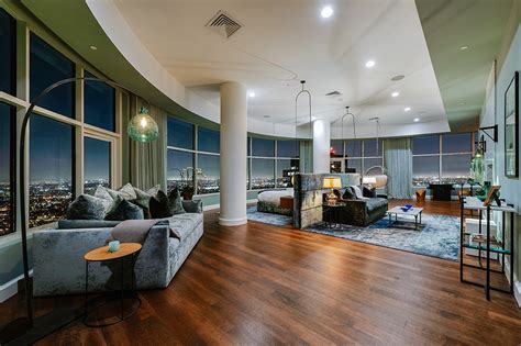 Los angeles penthouses. 10701 Wilshire Blvd PENTHOUSE B, Los Angeles, CA 90024 is a listed for rent at $9,000 /mo. The 2,469 Square Feet is a 3 beds, 2.5 baths . View more property details, sales history, and Zestimate data on Zillow. 