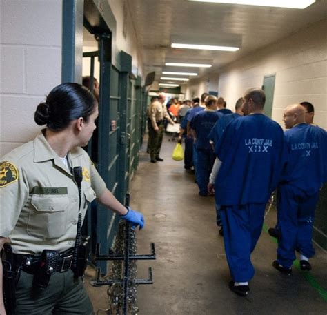 Los angeles sheriff inmate search. By Phil Helsel. The Los Angeles County sheriff has reduced the jail population by more than 600 people and is asking officers to cite and release offenders when possible to protect inmates from ... 