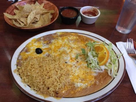 1250 DISC DRIVE, SPARKS NEVADA 89436 (775) 800-1822 LOSCOMPADRESRENO.COM Online Ordering Available COMBINACIONES (Combinations) Served with rice and refried or whole pinto beans or side salad. Choose from cheese and onion, chicken, shredded beef, ground beef.. 