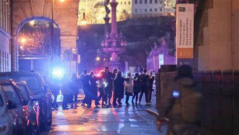 Los tiroteos “se extienden como una enfermedad en Europa”, dice superviviente del mortal ataque en Praga