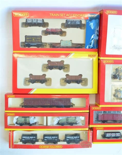 Lot 2070: GRP inc OO Gauge Goods Wagons Hornby (China)