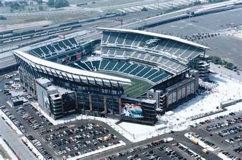 Closest to the Lincoln Financial Field are Lot D, Lot E, and Lot F, while Lot C, B, and A are a bit further. Lots D and E offer options for reserved parking. Lots E, D, C, and A offer disabled spots, while the others may not. All parking lots allow credit card payment.. 