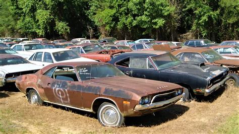 Lots JUNK to from for Megga Estate Sale CaRS yard