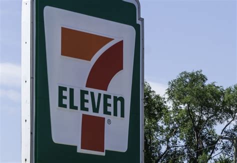 Lottery tickets, cigarettes stolen in armed robbery at St. Louis 7-Eleven