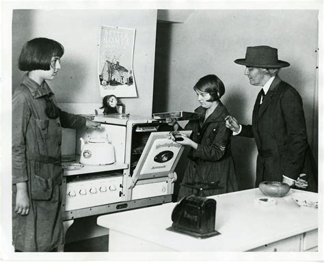 Lou Henry Hoover and Girl Scouts – Hoover Heads