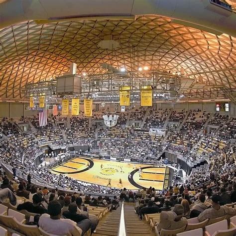 2 de mar. de 2022 ... Humphrey Coliseum (Miss. State). Nicknamed “The Hump,” this 10,000 seat venue has been known to be one of the louder in the SEC and is quite .... 