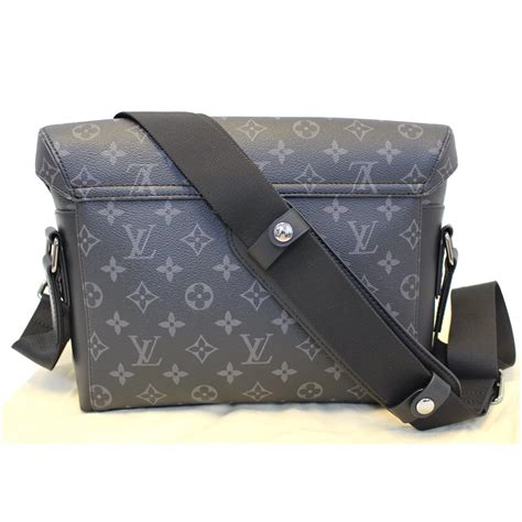 Louie v. Discover authentic Louis Vuitton handbags and purses at up to 75% off retail. Shop for the iconic Speedy, Neverfull, Petite Malle and more at The RealReal. 