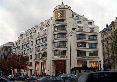Louis vuitton hotel. Louis Vuitton’s flagship store on Champs-Élysées in Paris, France, will soon house the brand’s first-ever hotel. Photo: Xinhua The project was announced in 2022 with an opening date yet to ... 