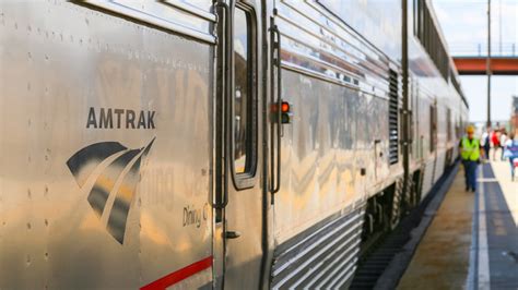 Louisiana and Amtrak agree to revive train service between New Orleans, Baton Rouge