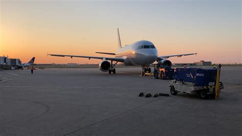 Which airlines provide the cheapest flights from Louisville to Austin? In the last 72 hours, the cheapest one-way ticket from Louisville to Austin found on KAYAK was with Allegiant Air for $52. Allegiant Air proposed a round-trip connection from $121 and Spirit Airlines from $196..
