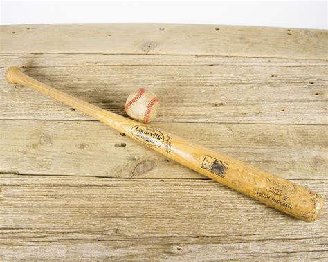 Louisville slugger wood bats vintage. This Vintage HILLERICH & BRADSBY LOUISVILLE SLUGGER Little League Wood Bat is a nostalgic piece of sports memorabilia. Crafted by a famous and reputable brand, this bat is perfect for collectors or those looking to add a touch of vintage to their home decor. Made from high-quality wood, it is a sturdy and reliable item that will surely impress.</p> 