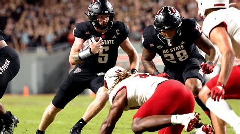 Louisville uses defense to stay unbeaten, top N.C. State 13-10 with late field goal