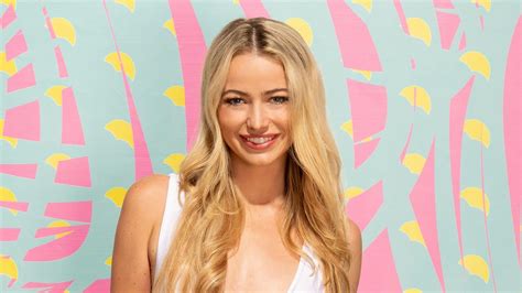 Love Island’s Elizabeth & Zac, Sydney Sweeney and ... - Showbiz Shelly