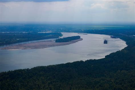 Low Mississippi River limits barges just as farmers want to move crops downriver