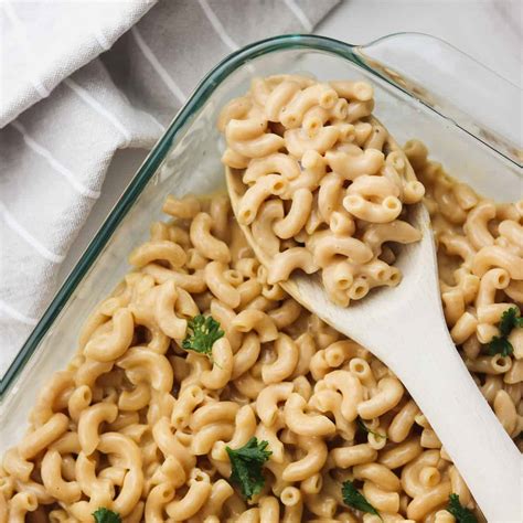 Low calorie mac and cheese. Instructions. Bring a large pot of water to boiling and add the elbow macaroni. Cook until tender, about 12-15 minutes. While the pasta is cooking, place the cauliflower & carrots in a microwavable dish and add 2 tablespoons of water. Cover and microwave for 5-7 minutes or until tender. 