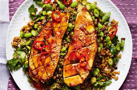 Low calorie vegetarian recipes. Couscous salad with roasted cauliflower, zhoug sauce and crispy shallots. Check out our vibrant salad recipe with giant couscous. The cauliflower brings fibre to the table, as well as lots of vitamins and minerals. The garlic and herb dressing adds more goodness as … 