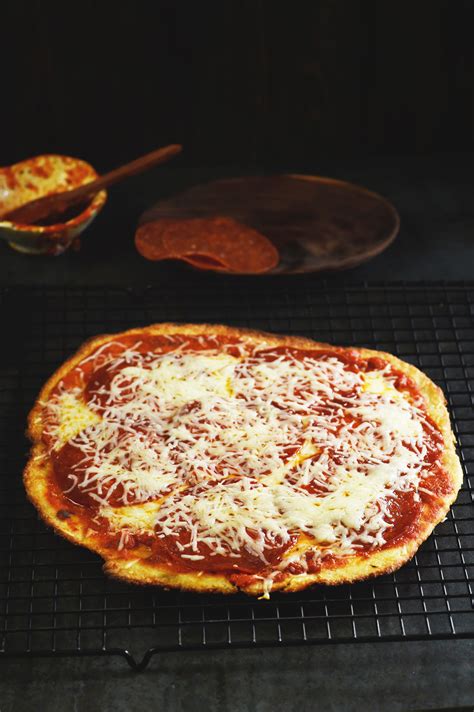 Low carbohydrate pizza crust recipe. Jul 14, 2014 · Instructions. Preheat oven to 375 degrees. Bloom yeast with sugar in warm water for 10 minutes. Put all dry ingredients in processor and turn on just to blend. Add olive oil. Add liquid Sucralose to top of bloomed yeast and with machine running add slowly to dry ingredients. 