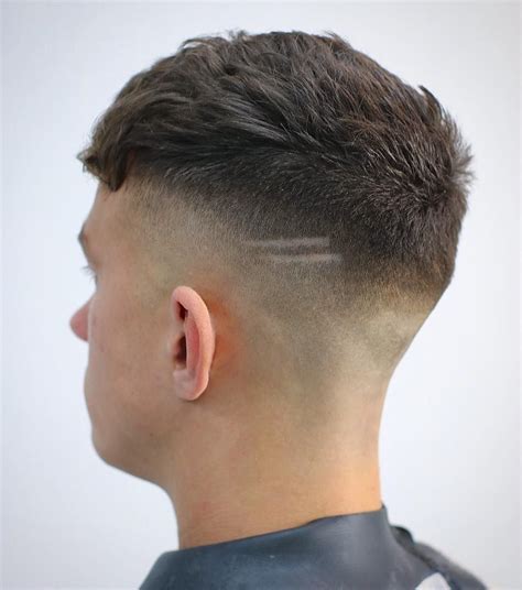 The shift from the shortest to the longer hair starts one inch (2,5 cm) above the ear with the low number 2 fade. High Fade Number 2. In the high number 2 fade, the change from …. 