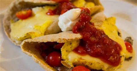 Low fat breakfast ideas. Oct 25, 2023 · Per serving: 273 calories, 23 g protein, 13 g fat, 24 g carbs, 8 g fiber. 3. Breakfast Quesadilla. burwellphotography // Getty Images. Skip the usual slices of toast and instead, make a high ... 
