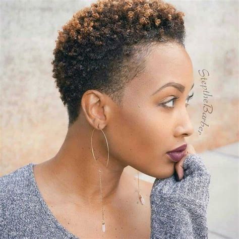 Super-short hairstyles are perfect for black women. The best hairstyle is the traditional and simple pixie cut. Sassy, fun, sweet, fashionable, and common pixie cut hairstyles. The most classic is the slash of a black pixie. Dark straight, wave and curly pixie cut for African Americans. The second famous is the blonde pixie cut head.