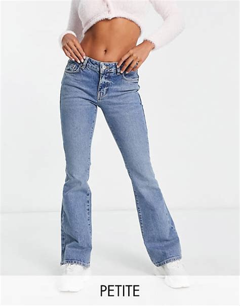 Low rise petite jeans. “When it comes to jeans, low-rise tends to make hips look wider and legs look shorter. This is not always the friendliest fit for petite women. On the other hand, mid-rise jeans are generally a go-to for … 