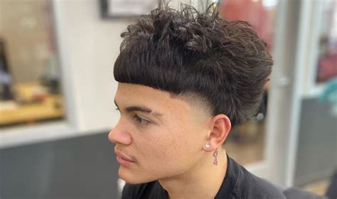 Apr 19, 2023 · 53K views 5 months ago #Edgarcut. In this beginner's tutorial, learn how to master the hottest haircut trend: the Edgar cut with a low taper. Follow along with a pro barber as he shows you... . 