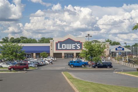 Brooksville Lowe's. 7117 Broad Street. Brooksville, FL 34601. Set as My Store. Store #1827 Weekly Ad. Open 6 am - 10 pm. Thursday 6 am - 10 pm. Friday 6 am - 10 pm. Saturday 6 am - 10 pm.. 
