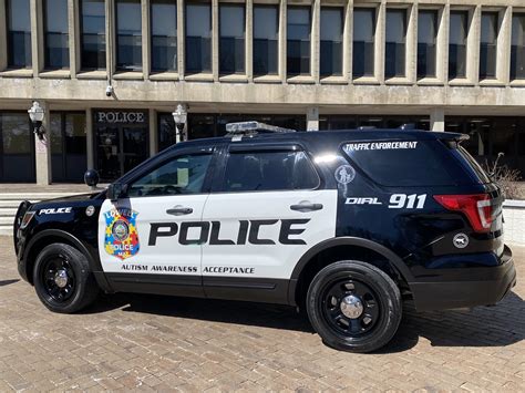 PUBLISHED: February 7, 2021 at 10:17 p.m. | UPDATED: February 8, 2021 at 7:23 a.m. LOWELL — The Lowell Police Department has become the largest city police department to be certified through the ...